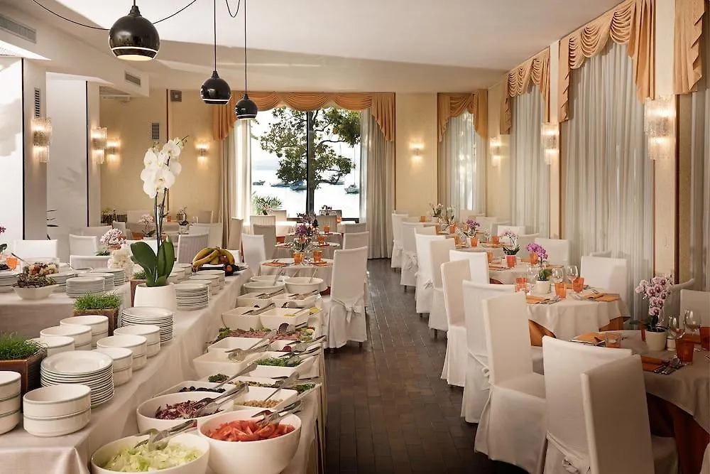 Hotel Nettuno Bardolino 4*,