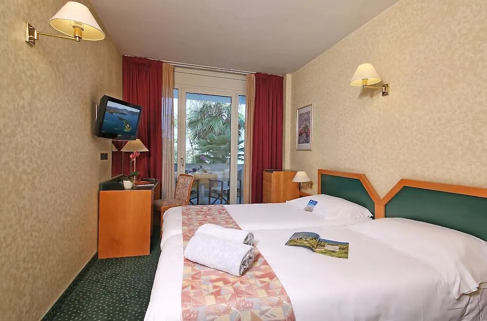 Hotel Nettuno Bardolino 4*,