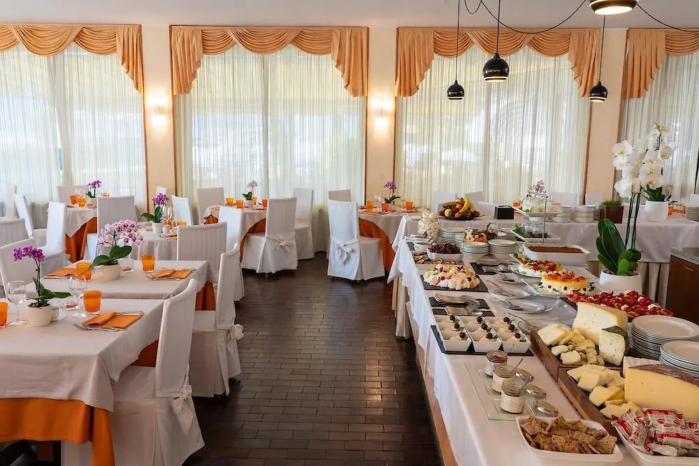 Hotel Nettuno Bardolino 4*,  Italy