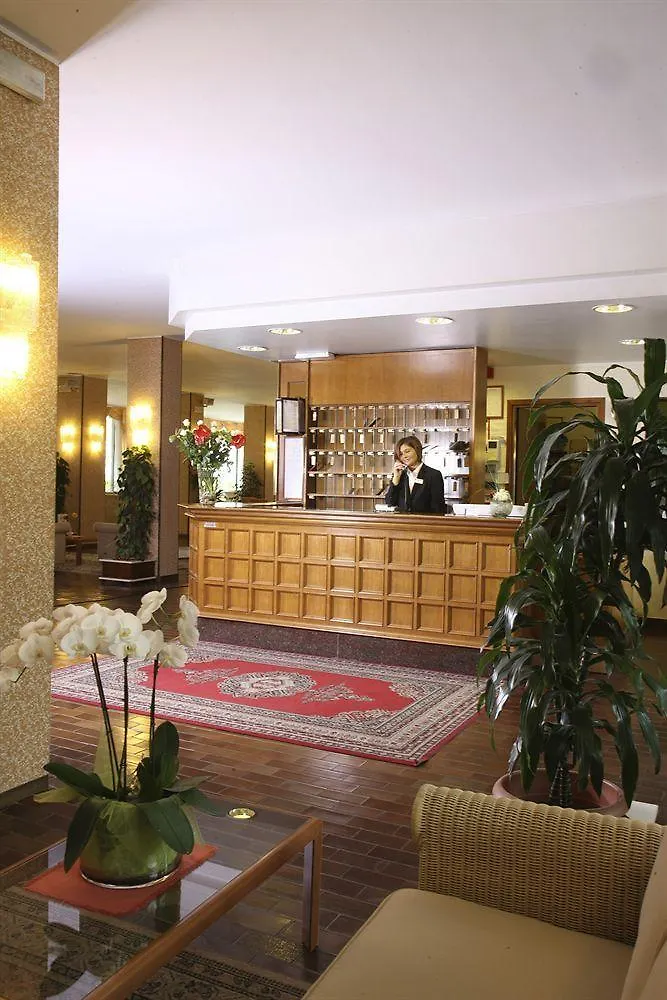 Hotel Nettuno Bardolino 4*,