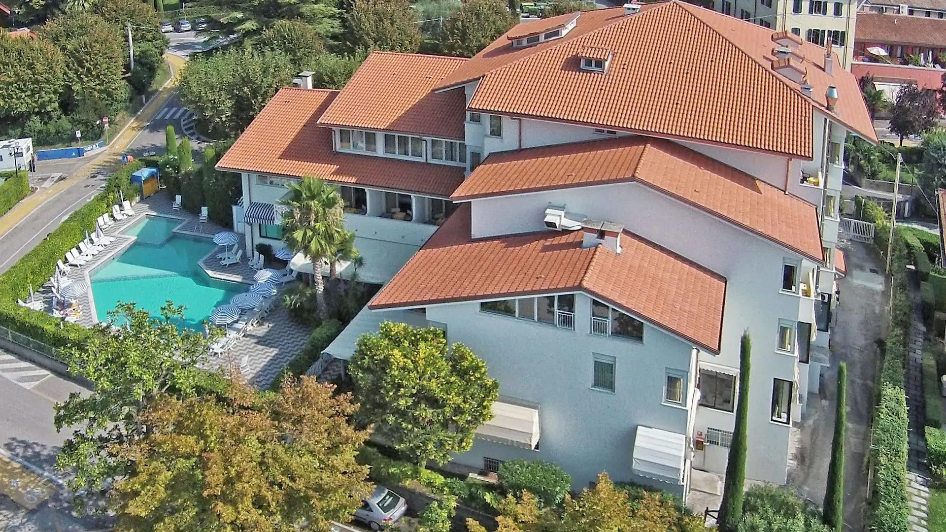 Hotel Nettuno Bardolino 4*,