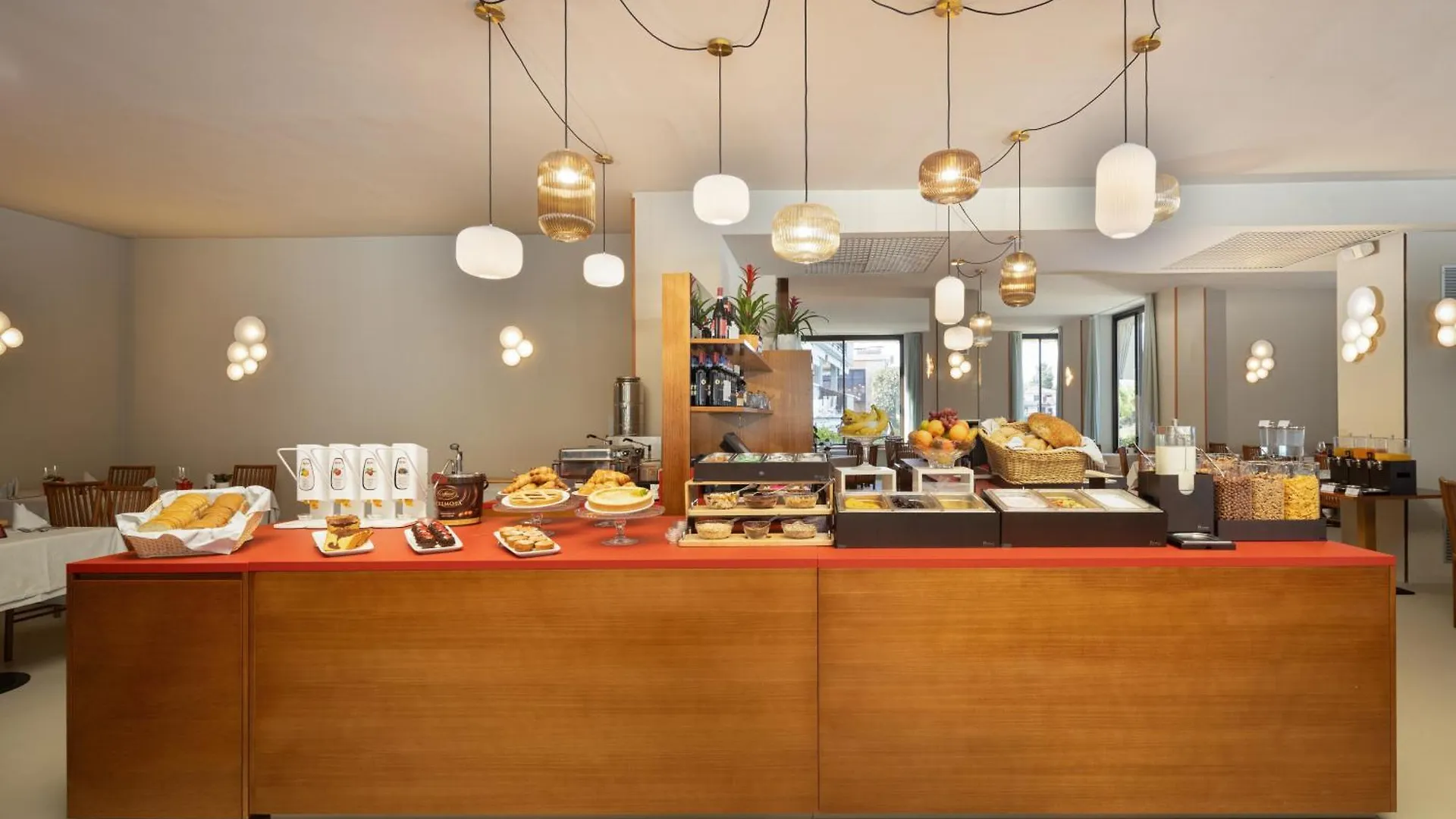 Hotel Nettuno Bardolino 4*,  Italy
